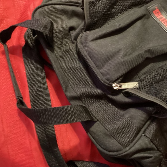 Globus black travel bag zip close top, zip pocket & mesh holders on front - Picture 3 of 6